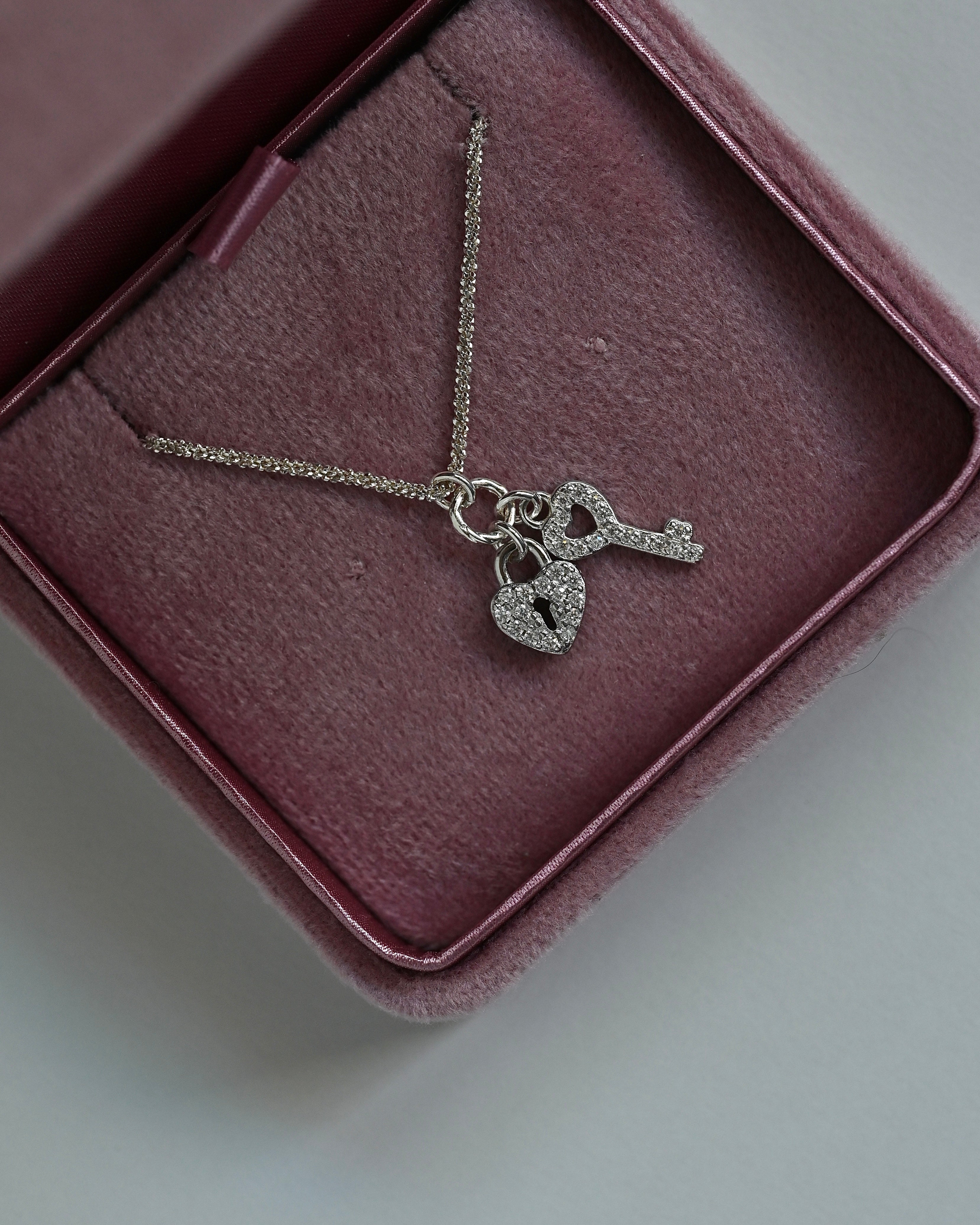 ZORIA Chain with Padlock and Key