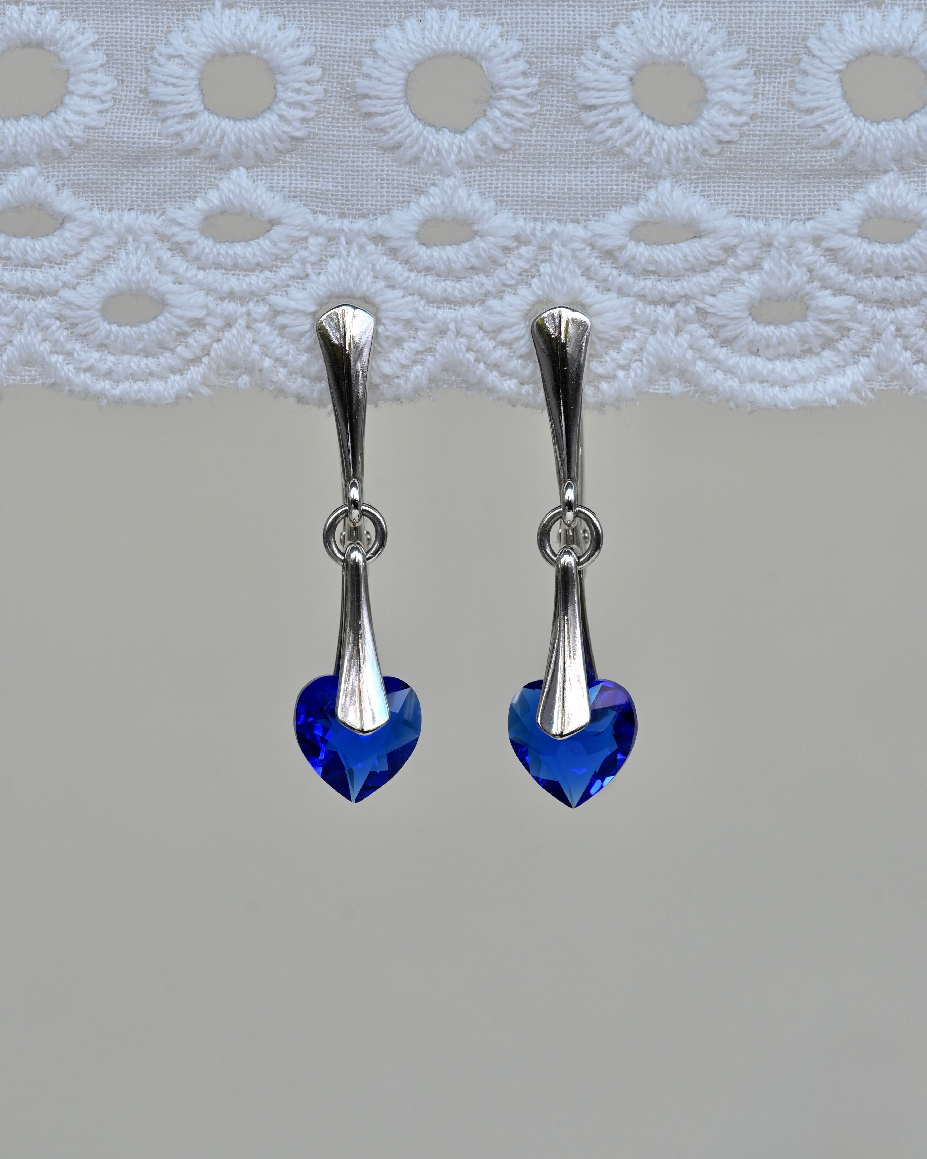 CARMILLA Earrings with small Swarovski crystals