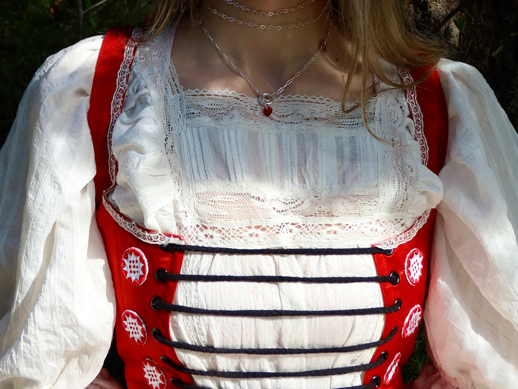 NECKLACE with heart-shaped links