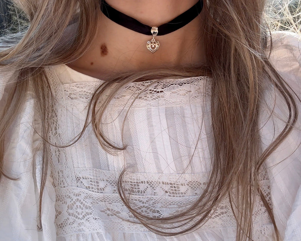 JULIET Choker, pendant with ribbon of choice