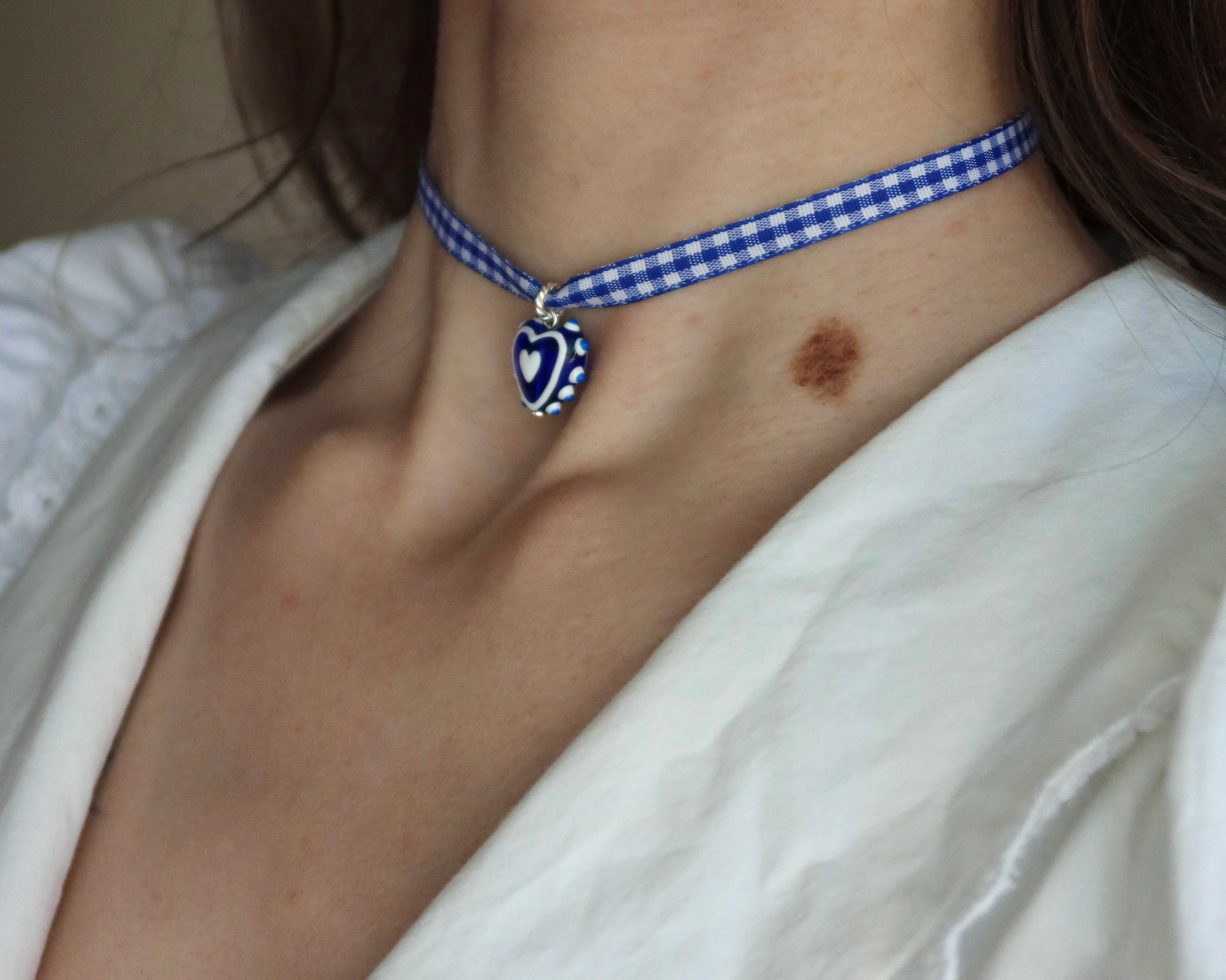 MODRZUTKI choker z serduszkiem w stylu ludowej ceramiki