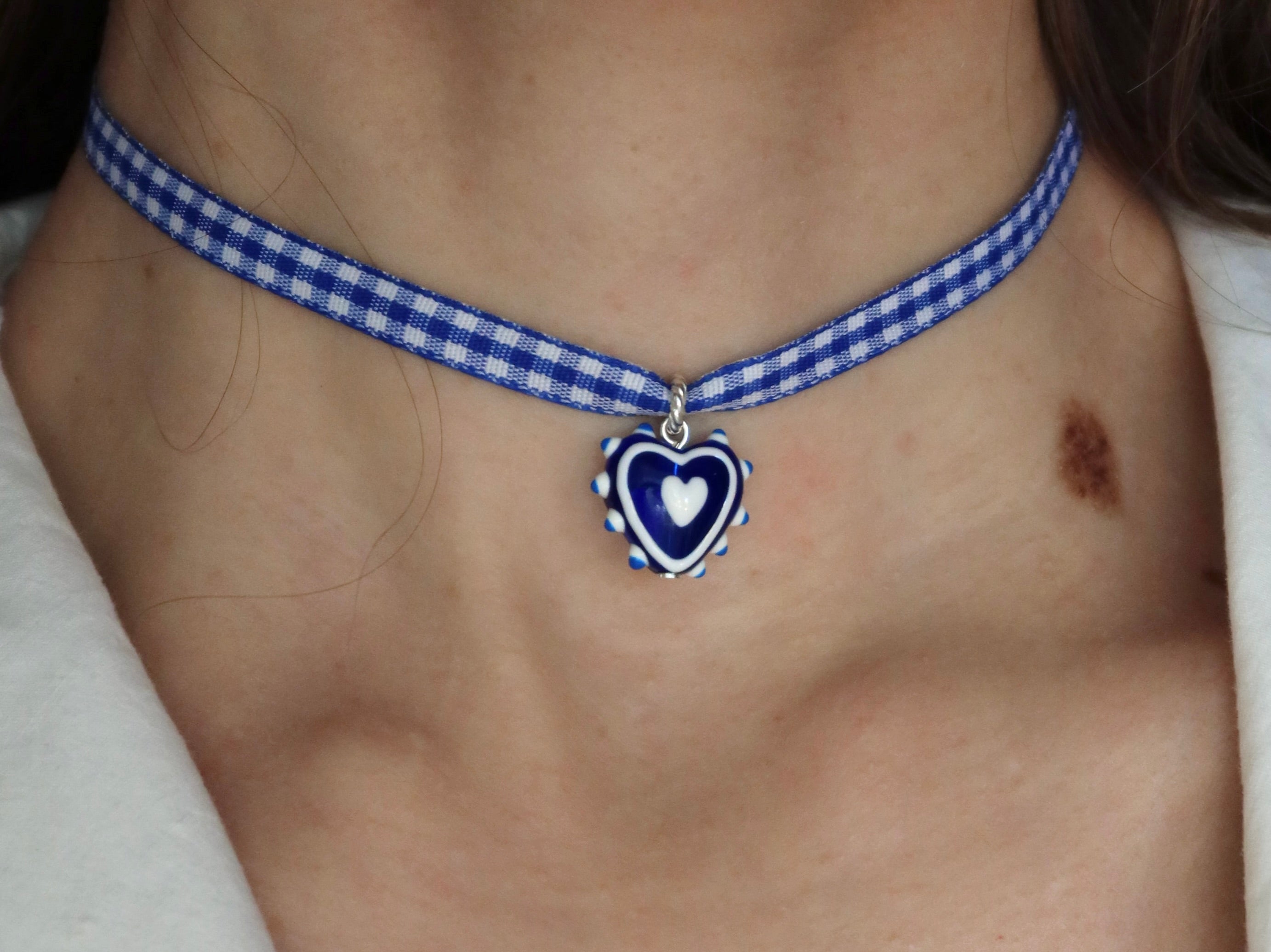 MODRZUTKI choker z serduszkiem w stylu ludowej ceramiki