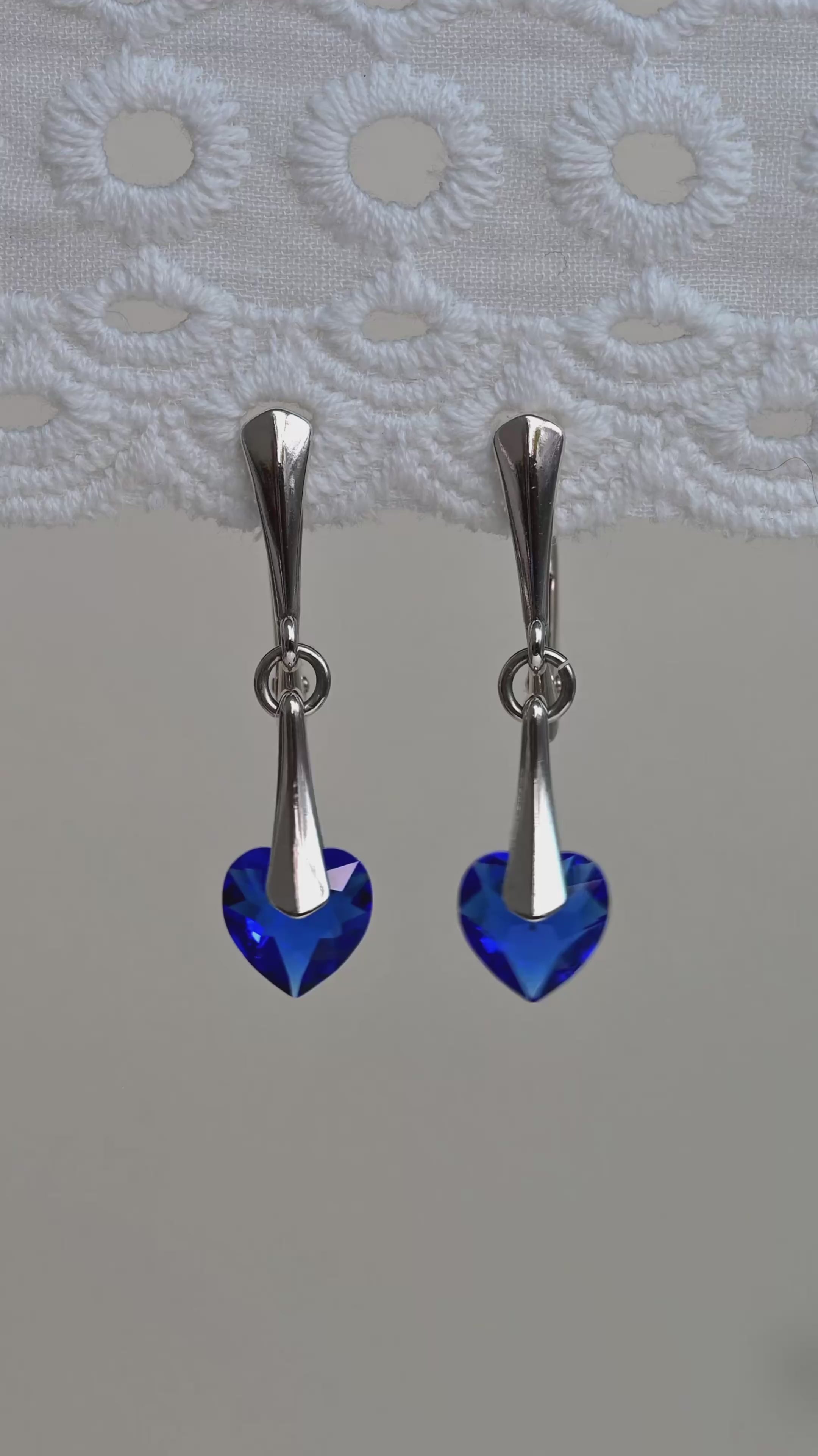 CARMILLA Earrings with small Swarovski crystals